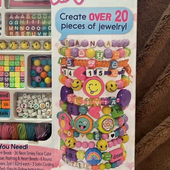 Just My Style Emoticon Message Beads Kit. Create over 20 pieces of jewerly. - Picture 2 of 11